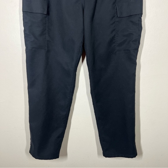 Lululemon Utilitarian Cargo Pants Mens Size 38 Black Classic Fit - Picture 3 of 9